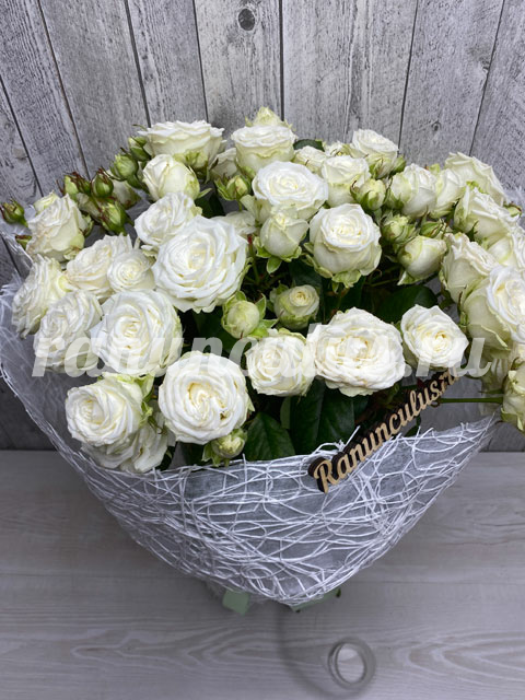 Букет из 9 кустовых роз белого цвета