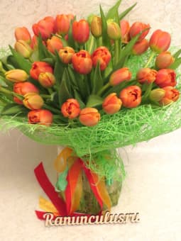 Букет из рыжих тюльпанов