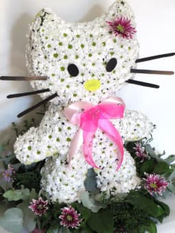 Игрушка из цветов "Hello Kitty"