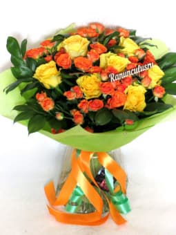 Букет из желтых и оранжевых роз