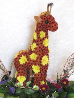 Жираф из цветов