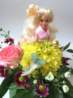 Кукла из цветов "Эльза"